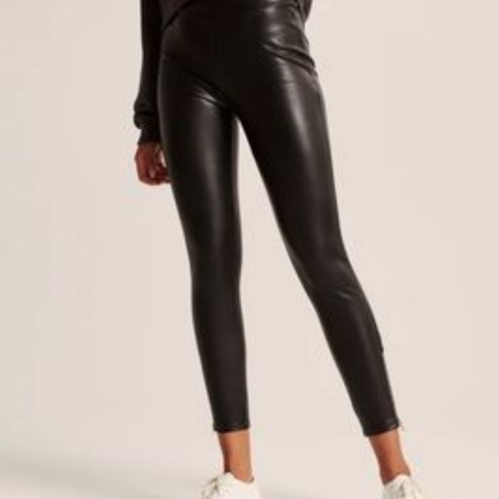 Abercrombie &Fitch leather zip ankle leggings  M